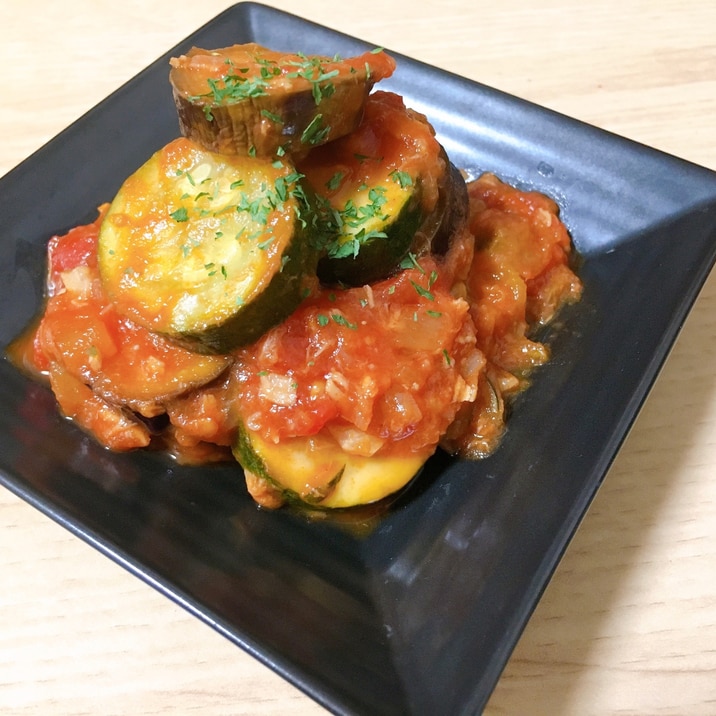 こりゃ美味い!ナスとズッキーニのアラビアータ煮